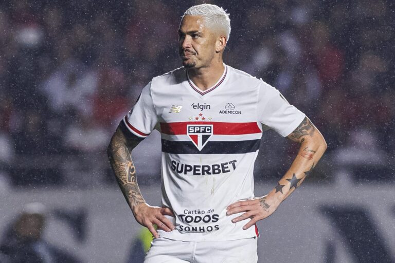 Após eliminação na Libertadores, São Paulo tenta redenção contra Ceará