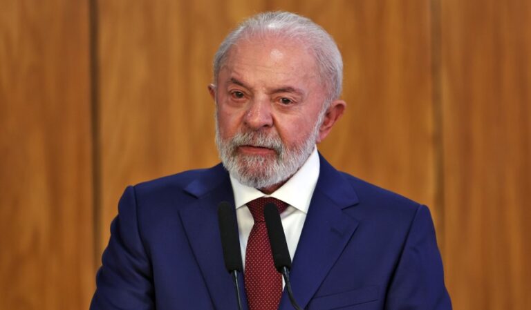 Lula dá bronca em ministro durante evento em Belo Horizonte