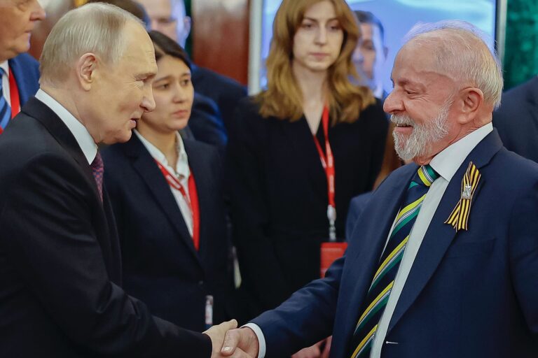 Tarifaço: Putin participará de reunião do Brics convocada por Lula