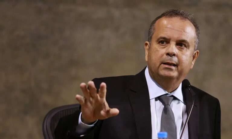 Marinho diz que arquivamento de PEC é atentado à democracia