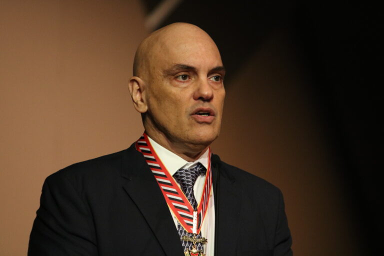 Partido propõe que Moraes seja proibido de entrar em Portugal
