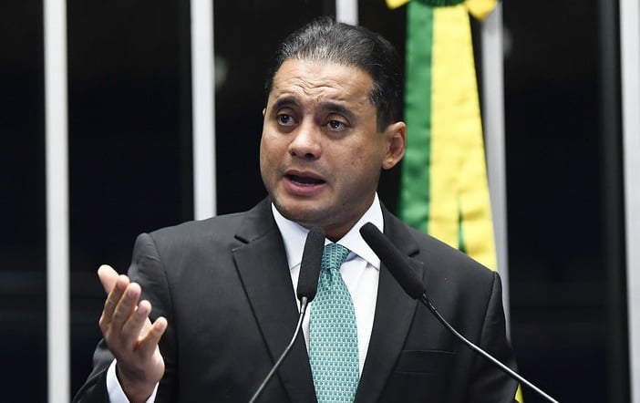 Senador da base do governo entra na mira da CPMI do INSS