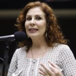 Relatório da PF pode livrar Carla Zambelli