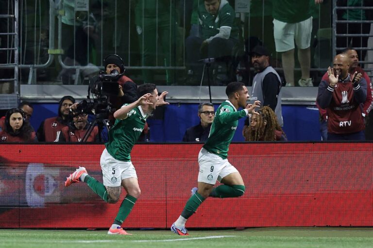 Palmeiras atropela River Plate e vai para as semis da Libertadores