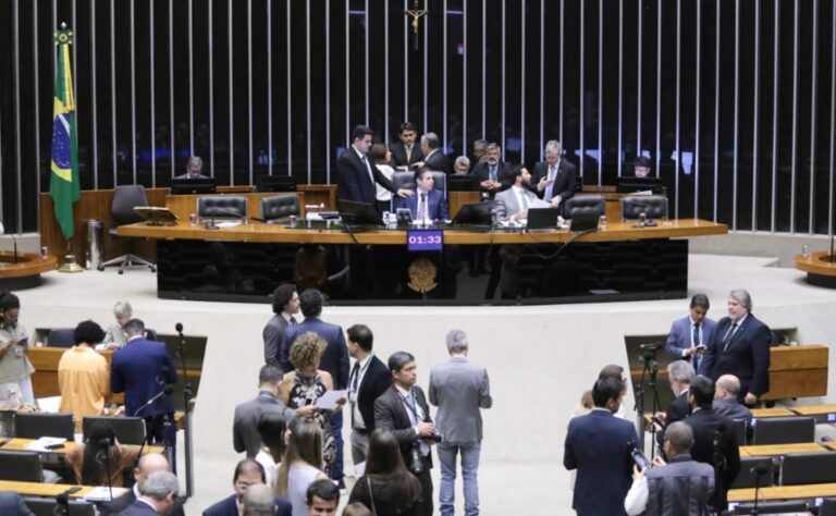 Câmara aprova em 1º turno a PEC das Prerrogativas