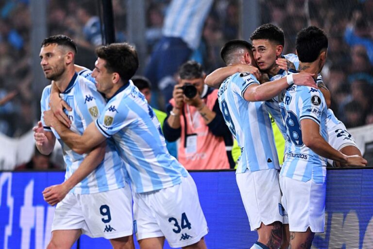 Racing vence Vélez pela segunda vez e vai à semifinal da Libertadores