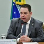 Deputado denuncia UFPE por criar vagas de Medicina para o MST
