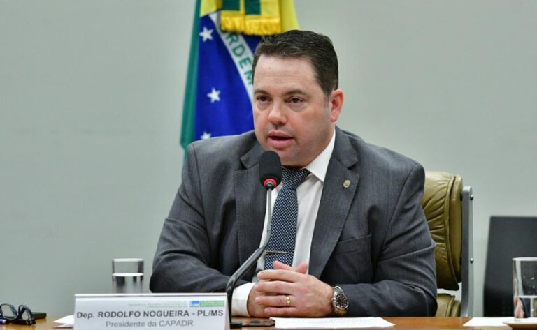 Deputado denuncia UFPE por criar vagas de Medicina para o MST