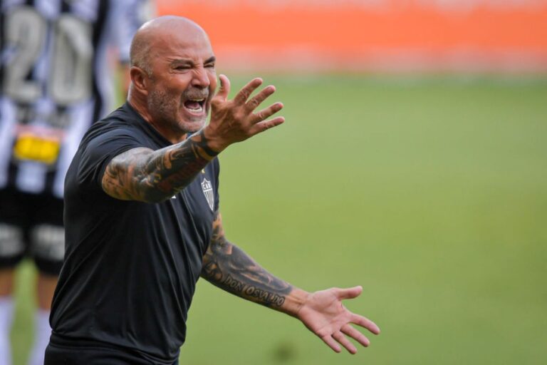 Atlético-MG oficializa o retorno do técnico Jorge Sampaoli