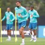 Cruzeiro freta voo para Fabrício Bruno e antecipa retorno do zagueiro