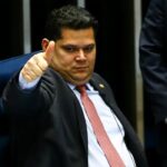 Senado aprova projeto que enfraquece a Lei da Ficha Limpa