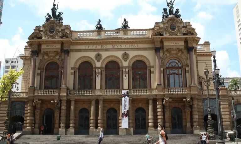 Theatro Municipal demite funcionário que zombou da morte de Kirk