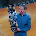 Skate histórico de Tony Hawk é arrematado por R$ 6,1 milhões. Confira