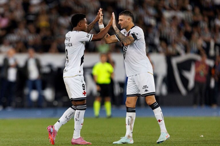 Vasco e Bahia se enfrentam em jogo atrasado: confira onde assistir