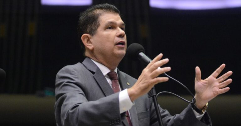 Mauro Benevides Filho sofre AVC, mas fica estável