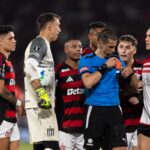 Torcedores do Flamengo detonam arbitragem nas redes sociais. Confira
