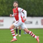 Ex-Arsenal é colocado em coma induzido após ter lesão cerebral em jogo