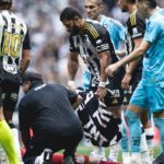 Atlético-MG e Santos empatam pelo Brasileirão em jogo caótico