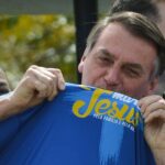 Moraes veta presença de bispo em grupo de orações de Bolsonaro