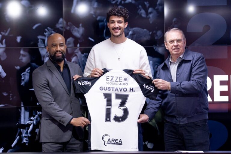 Gustavo Henrique renova contrato com o Corinthians até 2027