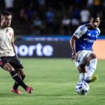 Vasco e Cruzeiro se enfrentam em duelo de opostos