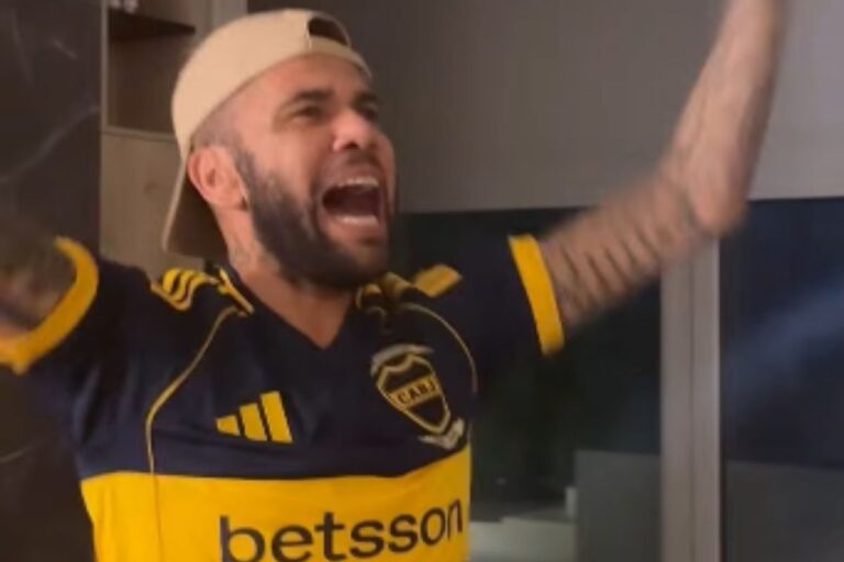 Daniel Alves surge em vídeo simulando apresentação no Boca Jrs. Veja