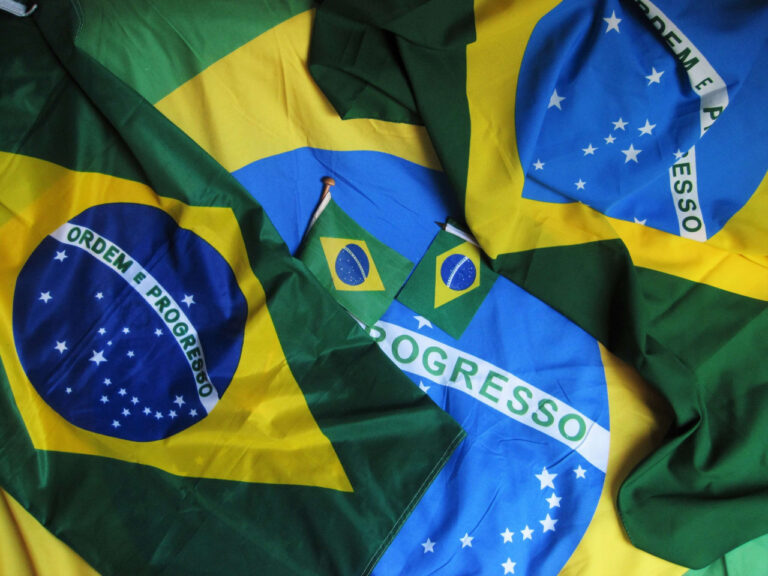 Governo Lula despreza tradição imperial da Bandeira Nacional