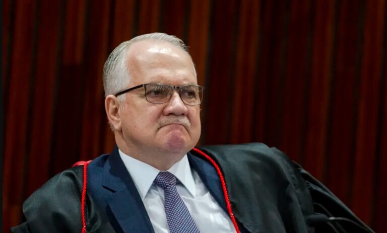 Fachin entrega convite de posse a Lula nesta terça-feira, 16