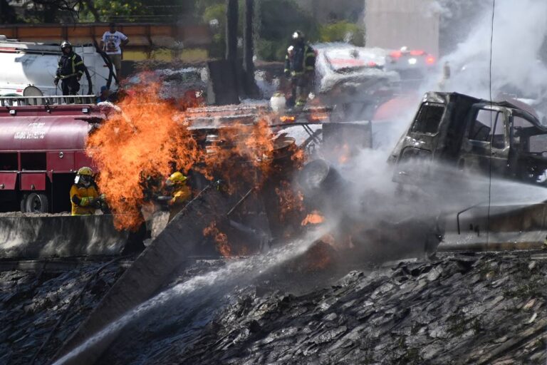 Caminhão de gás explode, mata ao menos 4 e fere 90 no México; vídeos