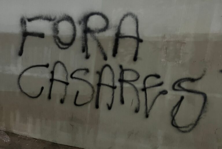 Torcedores do São Paulo protestam após eliminação na Libertadores