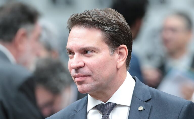 Câmara deve cassar mandato de Ramagem, diz Motta a aliados