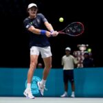 João Fonseca vence Tsitsipas e garante Brasil nos qualifiers da Davis