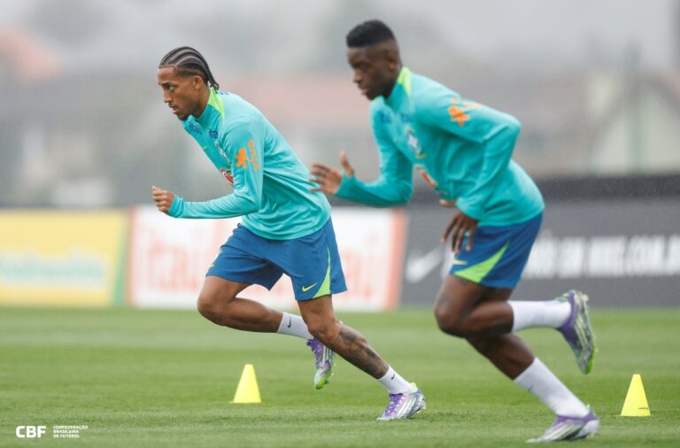 Brasil faz primeiro treino antes de enfrentar o Chile. Veja fotos