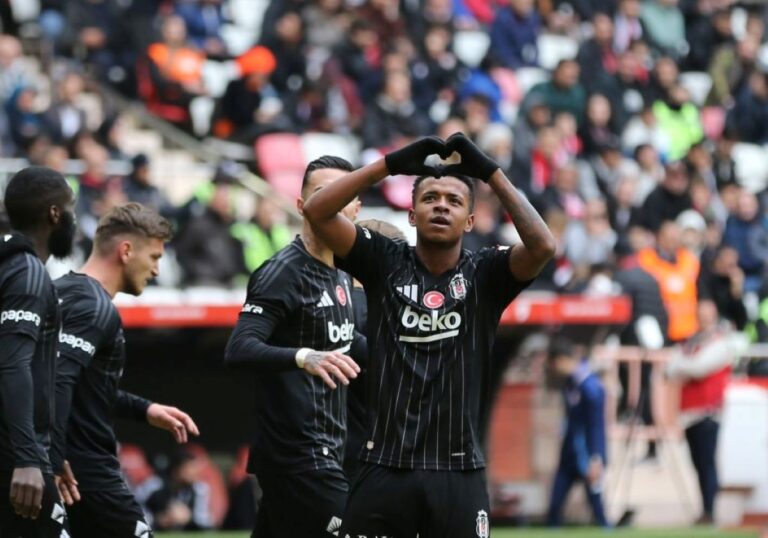 Cruzeiro anuncia contratação de Keny Arroyo, ex-Besiktas