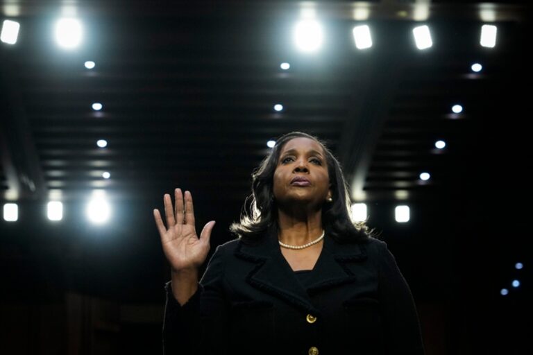 Justiça dos EUA impede Trump de demitir Lisa Cook, diretora do Fed