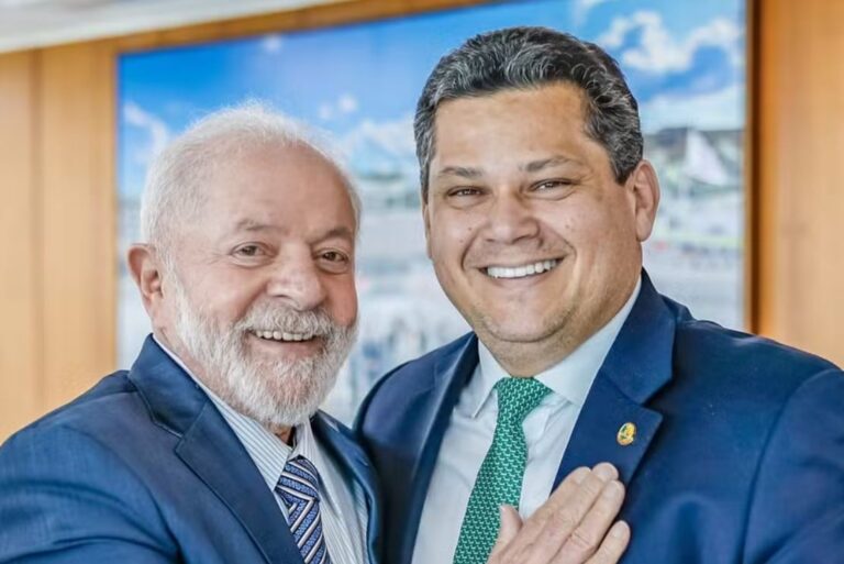 Lula participa de almoço com Alcolumbre e ministros do União depois de decisão de desembarque