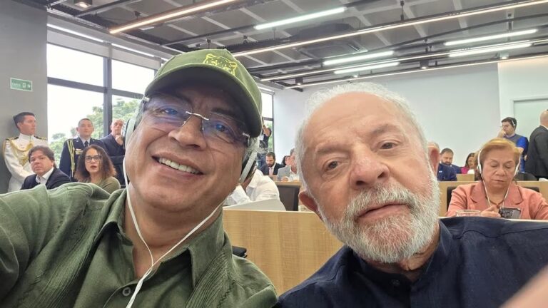 Petro defende legalização da cocaína em evento com Lula