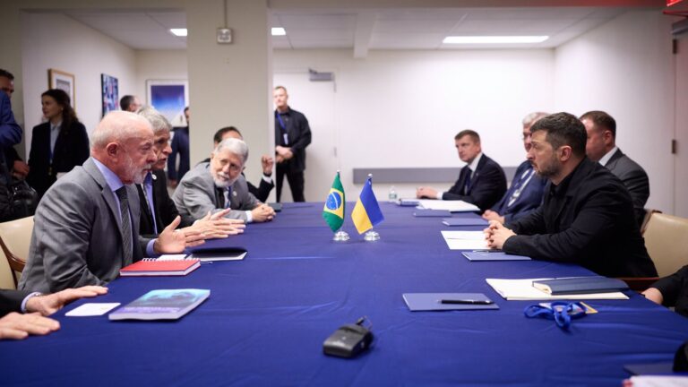 Após reencontro, Zelensky convida Lula para visitar a Ucrânia