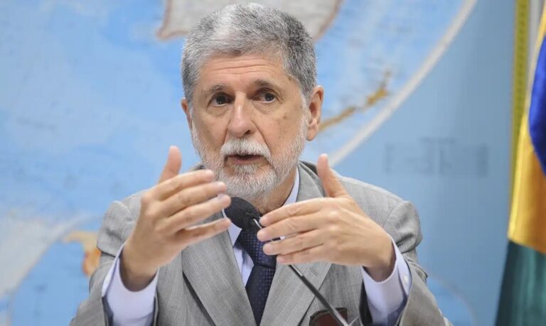 Celso Amorim conversa com Xi Jinping em evento na China
