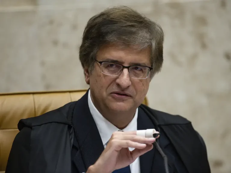 Na posse de Fachin, Gonet exalta a ‘coragem heroica’ de Moraes