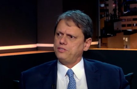 ‘Bolsonaro é vítima de uma sentença injusta’, diz Tarcísio