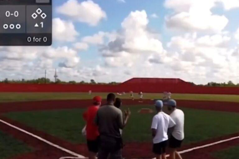 Vídeo: treinador de beisebol é atingido por bala perdida durante jogo