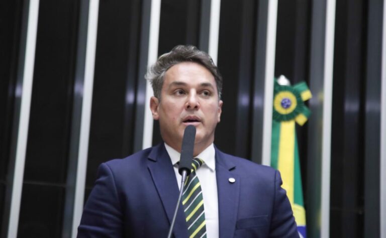 Zucco sai em defesa de Bolsonaro após diagnóstico de câncer