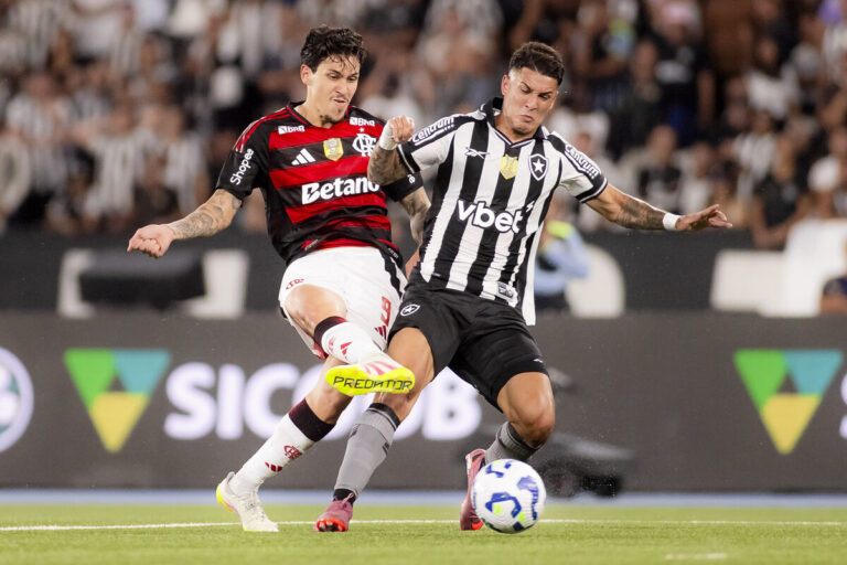 Diante do Botafogo, Pedro completa 300 jogos com a camisa do Flamengo