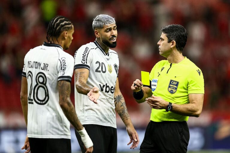Botafogo reivindica conduta da arbitragem antes de jogo com o Flamengo