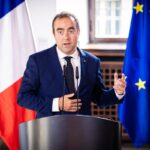 Macron renomeia primeiro-ministro que havia renunciado ao cargo