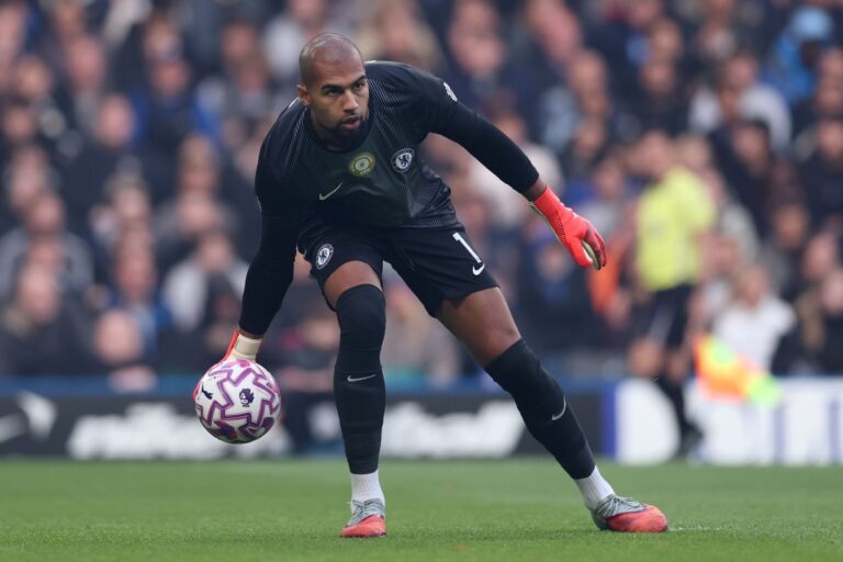 Goleiro do Chelsea possui frota de carros avaliado em R$ 6 milhões