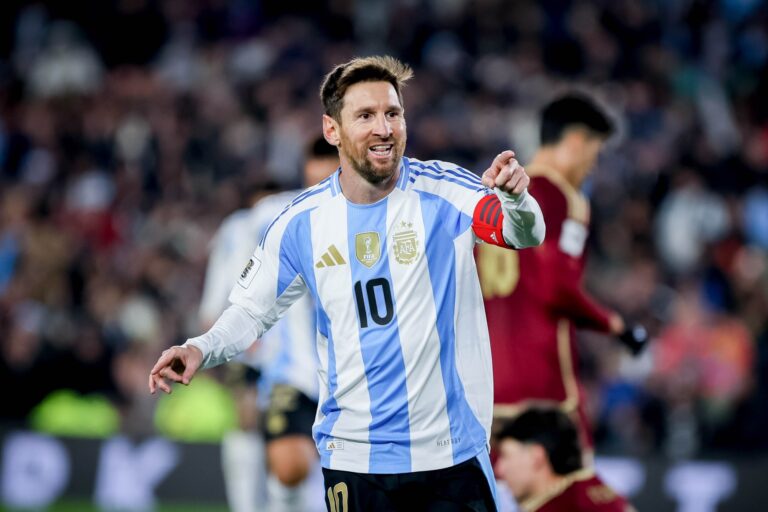 Messi elege 10 jogadores mais promissores com ex-Vasco e sem Yamal