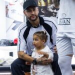 Neymar leva Mavie ao vestiário antes de Santos x Corinthians; assista