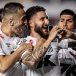 Santos bate Corinthians por 3 x 1 e respira no Campeonato Brasileiro
